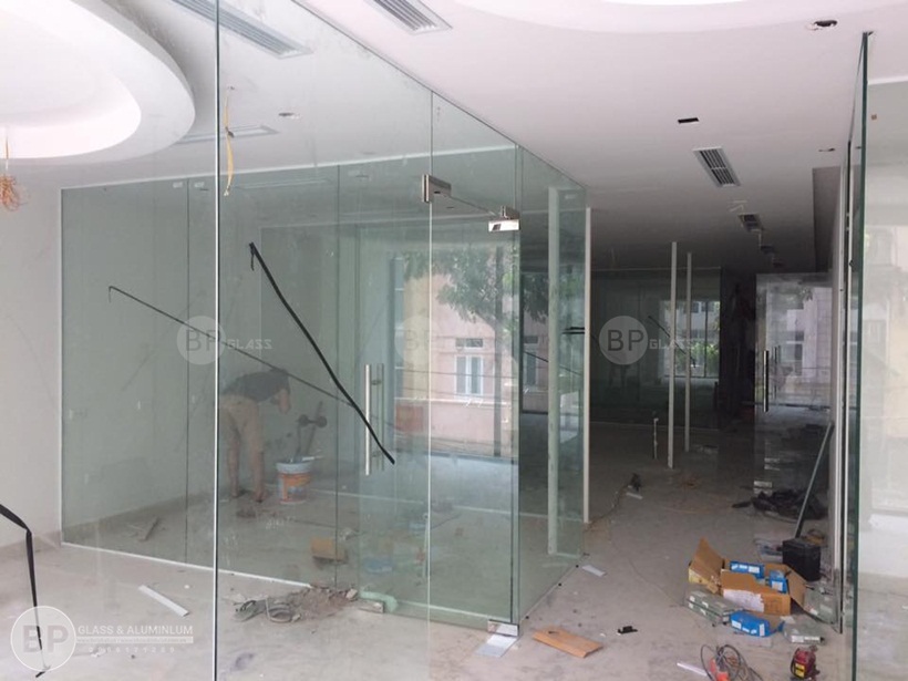 Thi công vách kính cường lực nhà anh Ngọc 30 Triệu Việt Vương buiphat.vn 
